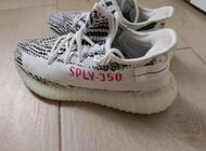 Grajewo ogłoszenia: To są buty Adidas Yeezy Boost 350 V2 w kolorystyce 