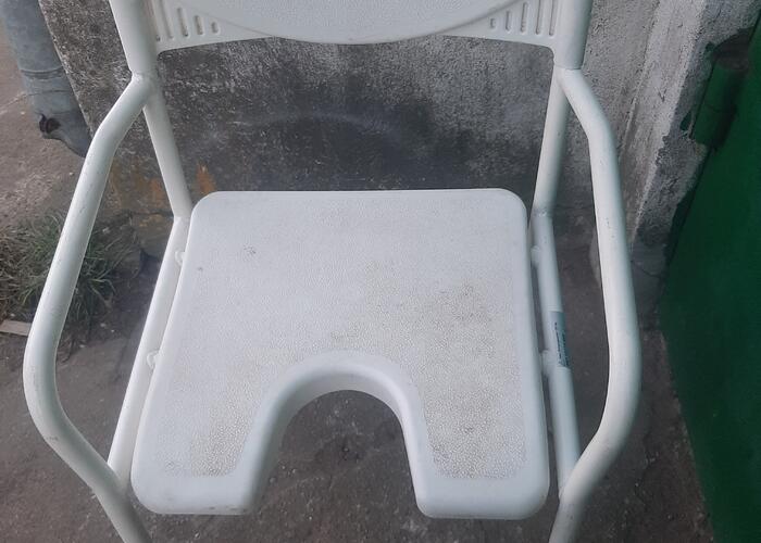 Grajewo ogłoszenia: Sprzedam krzeslo do mycia starszej osoby i toalete.