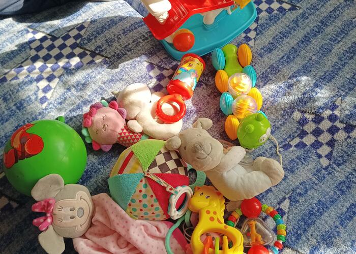 Grajewo ogłoszenia: Oddam zabawki dla niemowlaka za coś słodkiego.