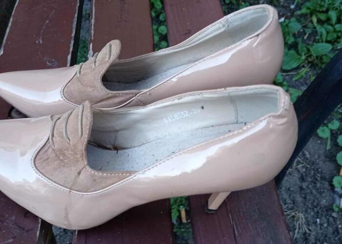Grajewo ogłoszenia: Sprzedam buty dla kobiety ,mało noszone rozmiar 39 CENA 25 zł