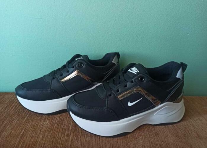 Grajewo ogłoszenia: Sprzedam:
- adidasy widoczne na zdjęciu.
Cena 45 zł.
  
-...