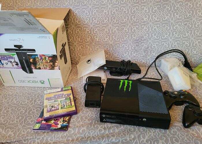Grajewo ogłoszenia: Witam. Sprzedam xboxa 360. W zestawie 2 pady, kinect, dwie gry na...