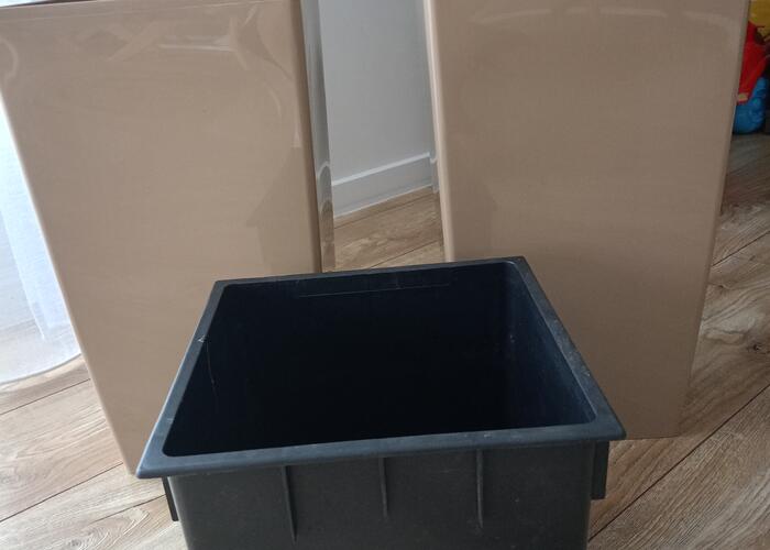 Grajewo ogłoszenia: Dwie doniczki z wkładem, wysokość około 50 cm