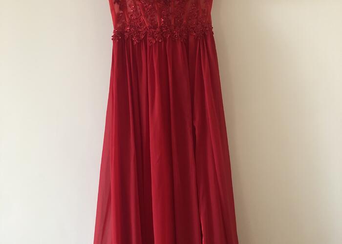 Grajewo ogłoszenia: Sprzedam elegancką sukienkę w kolorze pięknej czerwieni, rozmiar 40