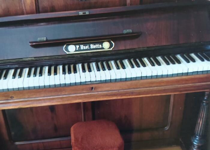 Grajewo ogłoszenia: Sprzedam pianino retro - 160 lat.
Kolor mahoń; po remoncie,...