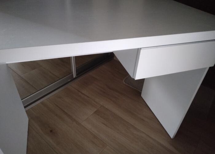 Grajewo ogłoszenia: Sprzedam białe biurko wymiary długość 5 cm, szerokość 50cm,...