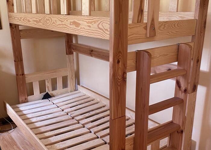 Grajewo ogłoszenia: Sprzedam łóżko drewniane piętrowe. 
Łóżko posiada skrzynie...