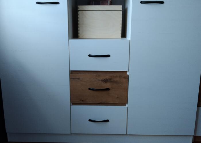 Grajewo ogłoszenia: Sprzedam komodę w stanie bdb.wym.130/105/42 cm.
Po bokach 6...