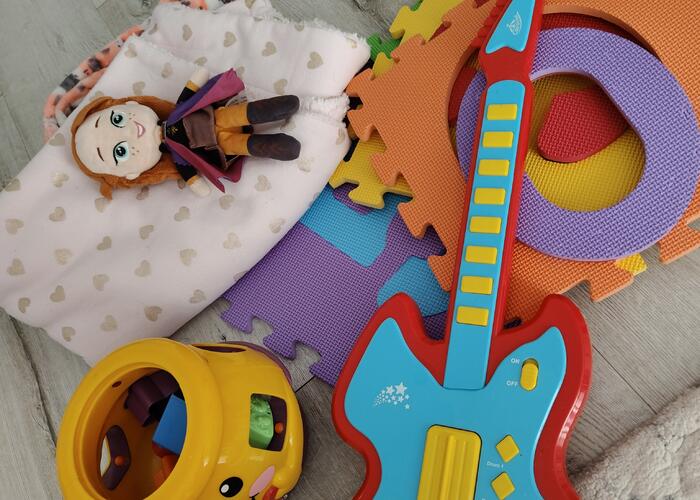 Grajewo ogłoszenia: Zabawki dziecięce, grająca gitara, klocuszek garnuszek z Fischer...
