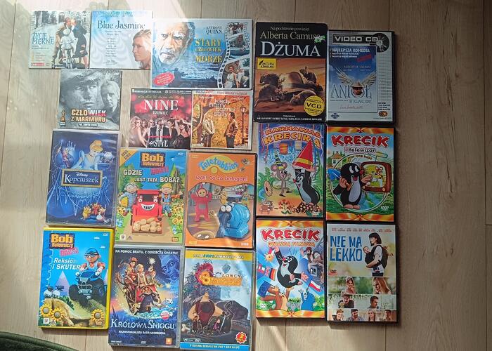 Grajewo ogłoszenia: Sprzedam filmy i bajki na DVD, cena za wszystko 30 zł.