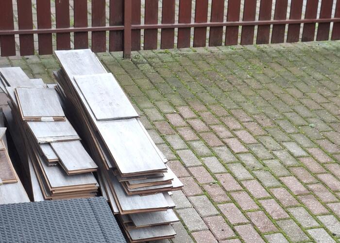 Grajewo ogłoszenia: Oddam za kawę rozpuszczalną 
Panele ok 40 m2
Szafa