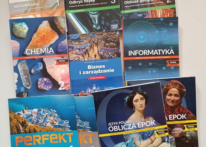 Grajewo ogłoszenia: Sprzedam podręczniki do szkoły średniej widoczne na zdjęciu.