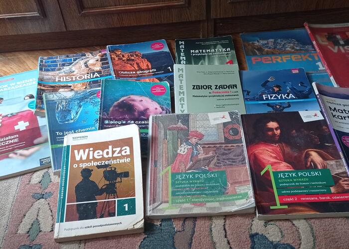 Grajewo ogłoszenia: Sprzedam podręczniki do technikum.