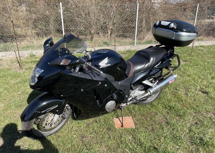 Grajewo ogłoszenia: Sprzedam Honda CBR 1100XX SuperBlackBird z 2004 roku. W moich...