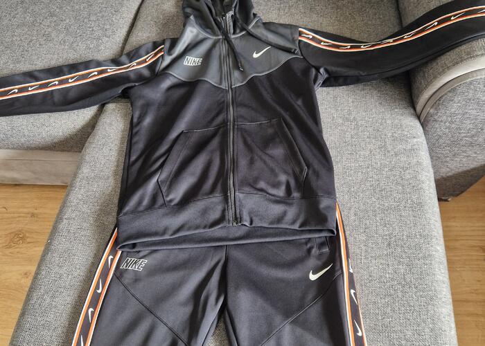 Grajewo ogłoszenia: Sprzedam oryginalne dresy NIKE , kupione w Anglii. Bluza rozmiar M...