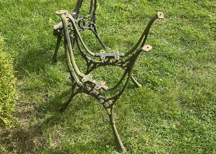 Grajewo ogłoszenia: Do sprzedania nogi żeliwne:  
? 2 szt. od ławki
? 2 szt. od...