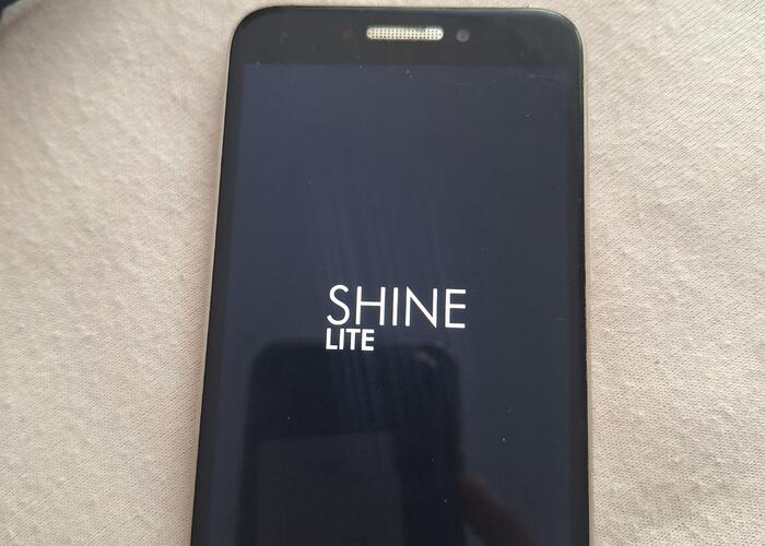 Grajewo ogłoszenia: Sprzedam telefon Alcatel shine sprawny. W zestawie sam telefon.