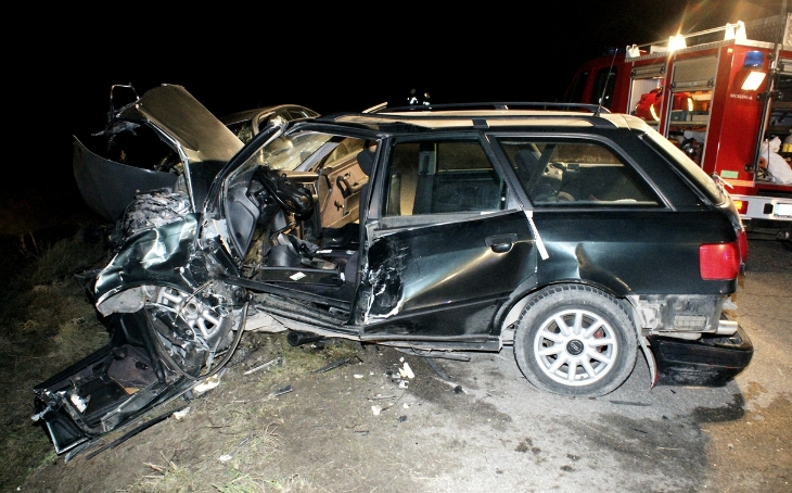 Czołowe zderzenie audi i VW