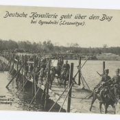 11. 11. Niemiecka kawaleria przekracza Bug. Żołnierze pokonują most k. miasta Ogrodniki.