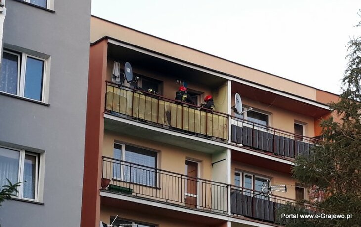 Pożar mebli na balkonie