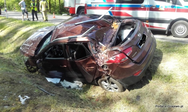 Hyundai wpadł do rowu