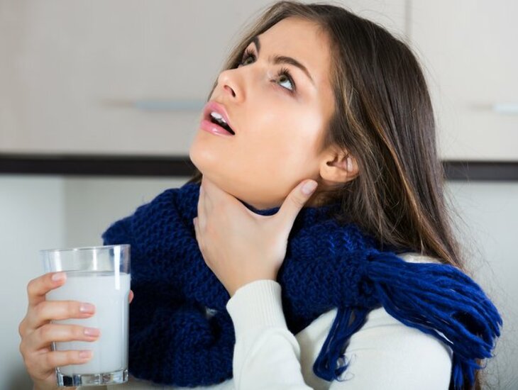 7 metod płukania gardła - jak złagodzić ból?