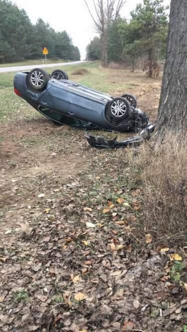 Uderzyła w drzewo przy DK65