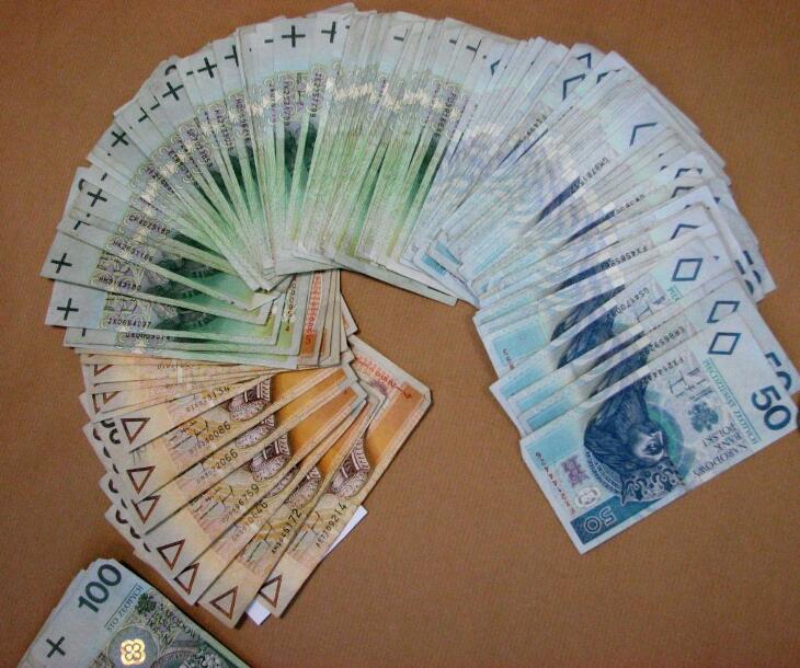 Uwierzyła w historię oszustów i przekazała im blisko 30 tysięcy złotych