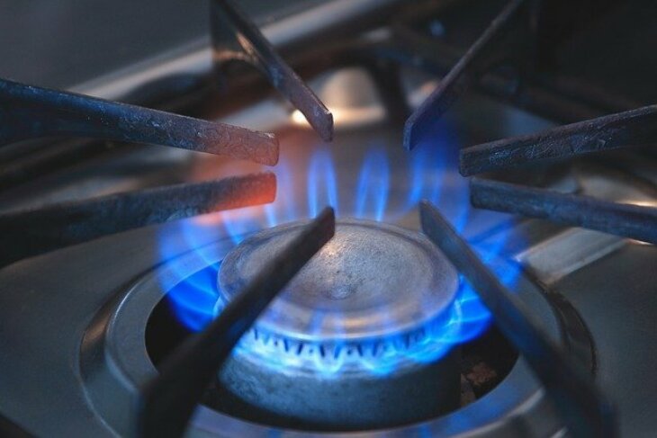 Czym wyczyścić przypalone palniki kuchenki gazowej?