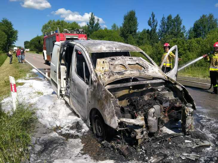 Spłonął samochód na trasie Białystok - Grajewo