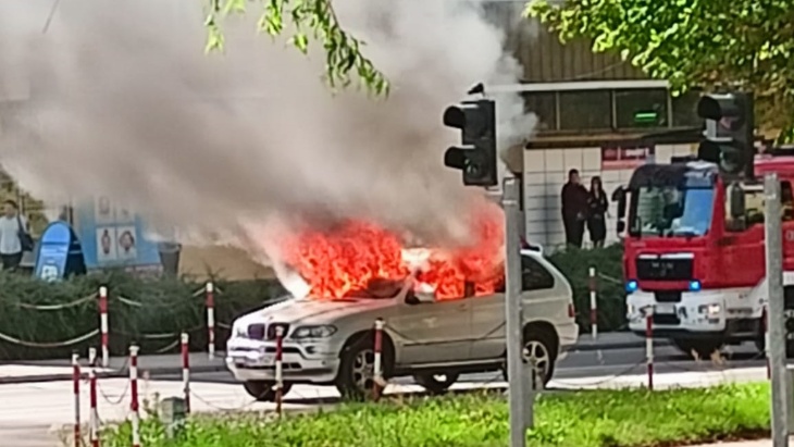Pożar BMW na ul. Skłodowskiej-Curie w Białymstoku