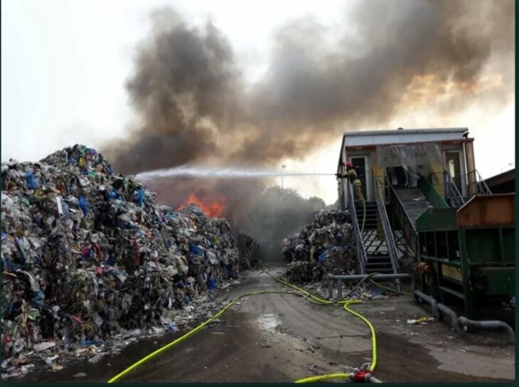 Pożar składowiska odpadów pod Ełkiem