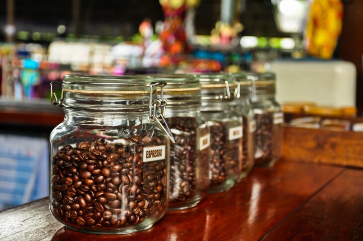 Kawa ziarnista ze sklepu - jak wybrać najlepszą?