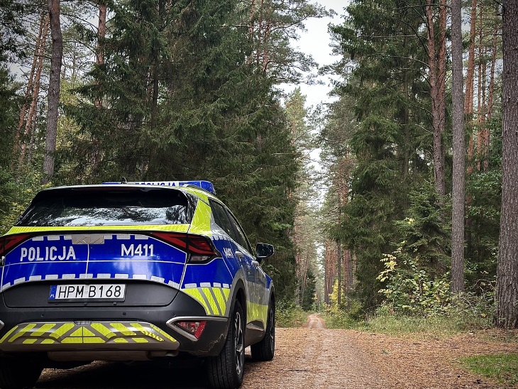 Miłośnik grzybów wezwał policję do lasu