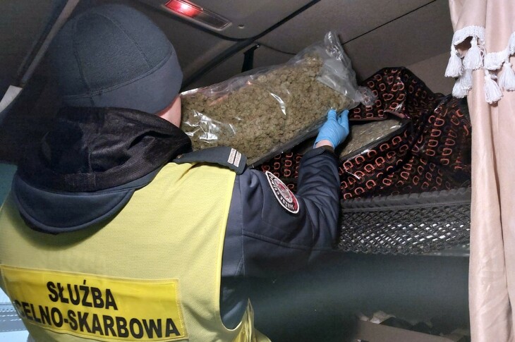 22 kg marihuany były ukryte w kabinie ciężarówki