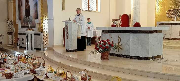 Poświęcenie pokarmów w parafii Św. Ojca Pio w Grajewie