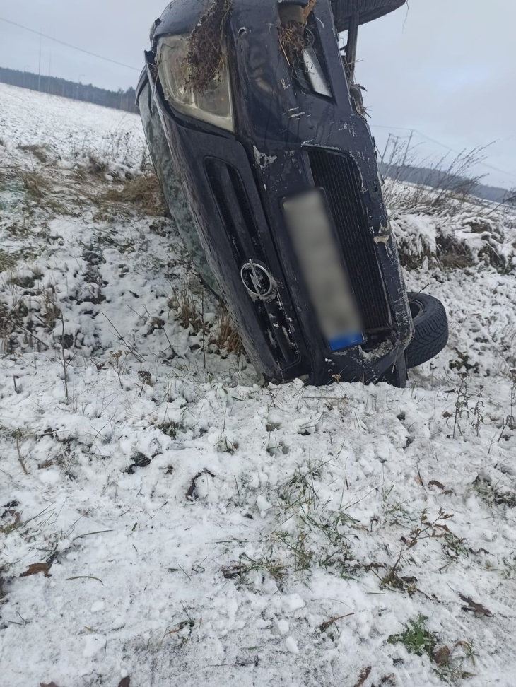 Stracił panowanie nad pojazdem i wypadł z drogi