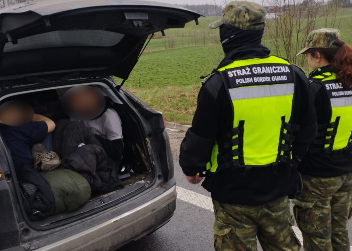 Litwin przewoził 8. cudzoziemców