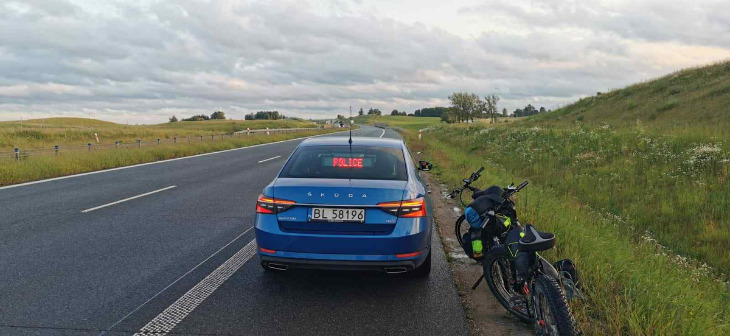 Jechali rowerami drogą ekspresową S61
