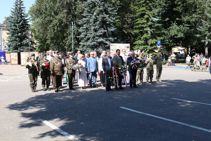 Przedstawiciele Powiatu na Święcie Wojska Polskiego