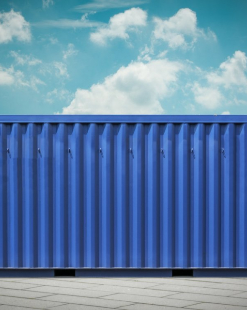 Kontenery magazynowe a bezpieczeństwo - jak chronić przechowywany towar przed włamaniem i wilgocią