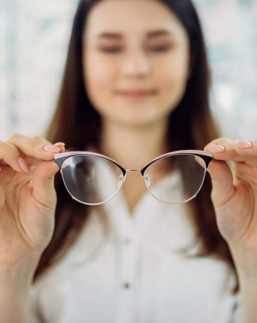 Okulary do twarzy kwadratowej - jak dobrać idealne?