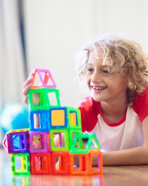 Klocki magnetyczne a rozwój dziecka - jak wspierają kreatywność i naukę?