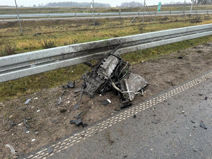 Jechał za szybko i wypadł z drogi