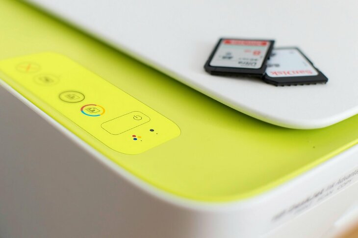 Drukarka atramentowa czy laserowa - co lepiej sprawdzi się do domu?