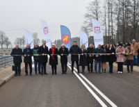 Uroczyste otwarcie mostu we wsi Skaje