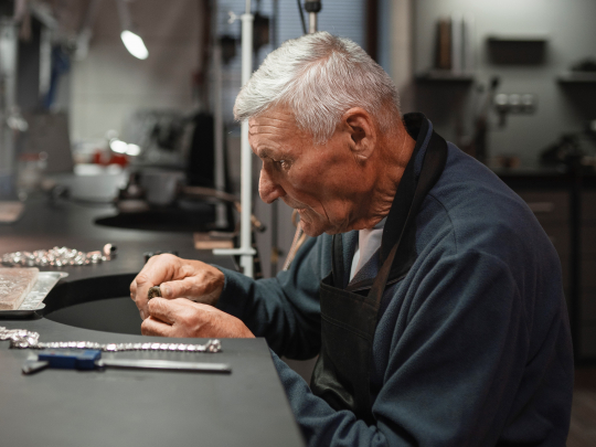 Seniorzy zyskują na dłuższej pracy