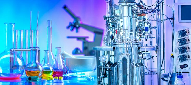 Wyposażenie pracowni chemicznej i biologicznej - klucz do efektywnej nauki