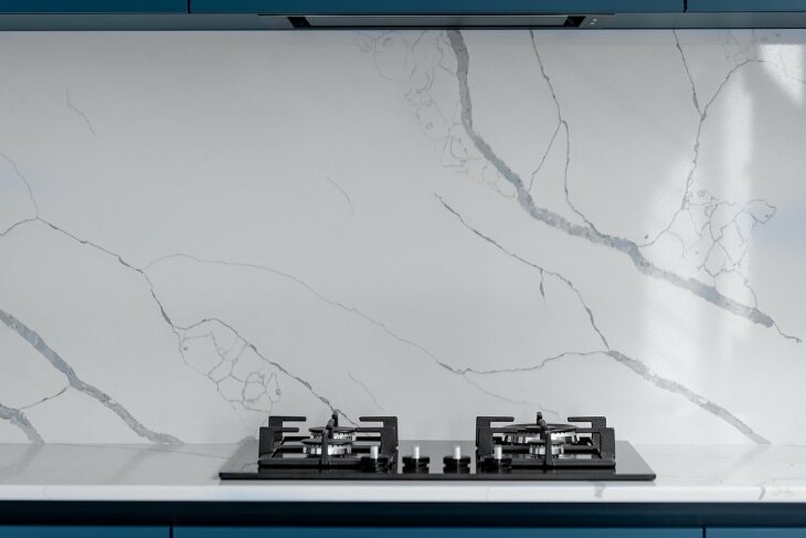 Kamień naturalny w kuchni - ponadczasowa inwestycja w styl i funkcjonalność