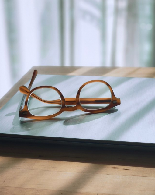 Okulary idealne dla ciebie - jak dobrać oprawki online do kształtu twarzy?